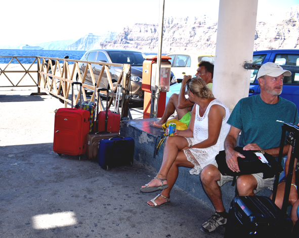 W Nowym Porcie, Thira