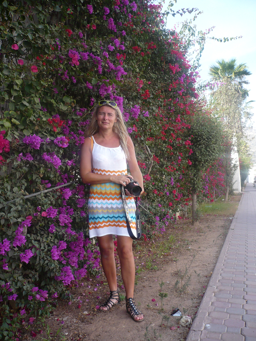 Renatka w bugenwillach