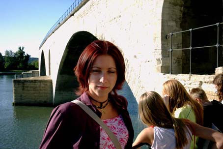 Asia pod mostem w Awinionie