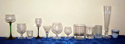 12 rodzaj�w szk�a zosta�o sumiennie nape�nionych, a potem opr�nionych