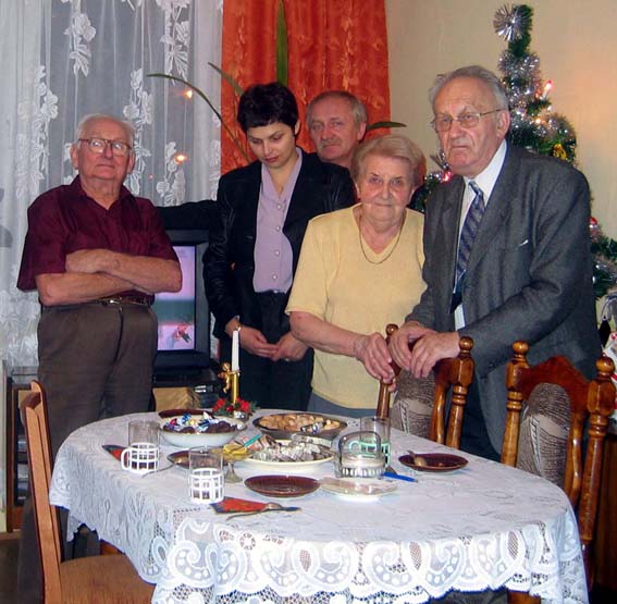 Wiecz�r wigilijny, od lewej: Jurek, Ania, Krzysiek Tom, Tala, Harry
