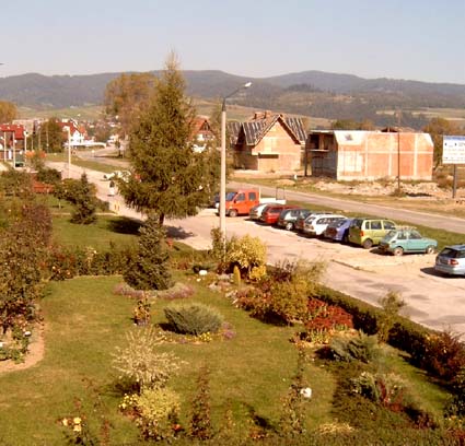 Widok z okna w strone Gorc�w - 9-10-2005