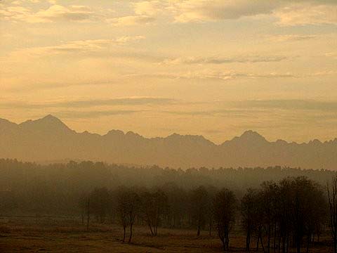 Jesienny wsch�d s�o�ca w Nowym Targu, 20-10-2006, fot. Renata Pi�anowska