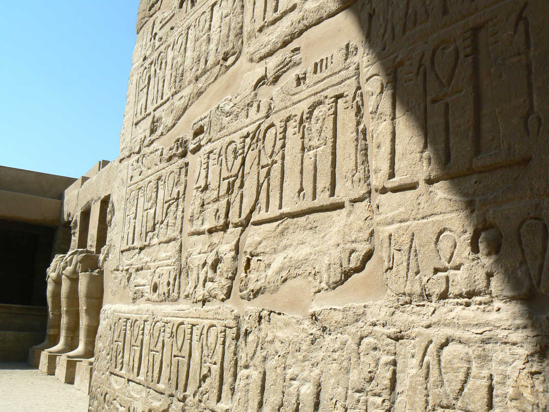 Hieroglify w Karnaku