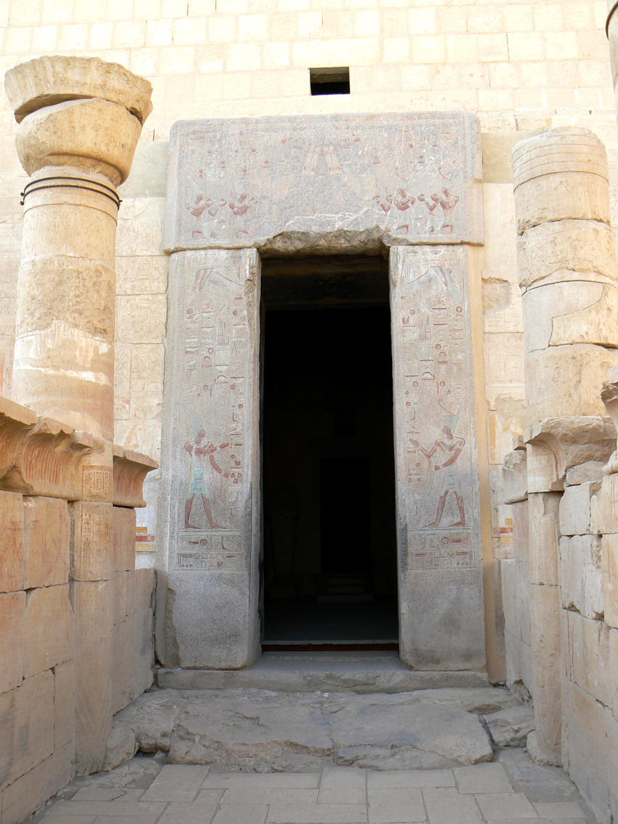 W świątyni Hatszepsut - wejście