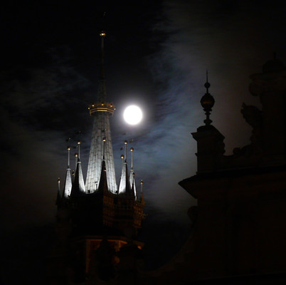Wieża Mariacka nocą, fot. Bożena Giza, National Geographic, za łaskawym zezwoleniem...