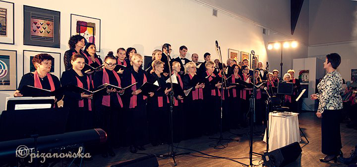 Chór "Szumny", dyryguje Mirosława Lubowicz