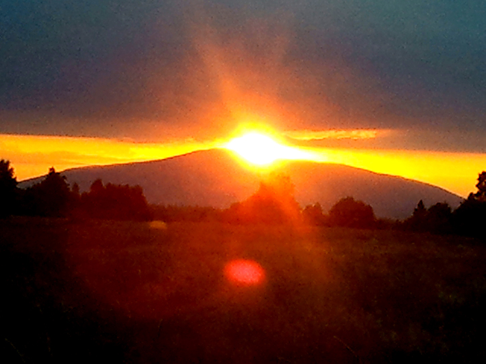 Zachód słońca nad Babią Górą, widok na Orawę z Czarnego Dunajca