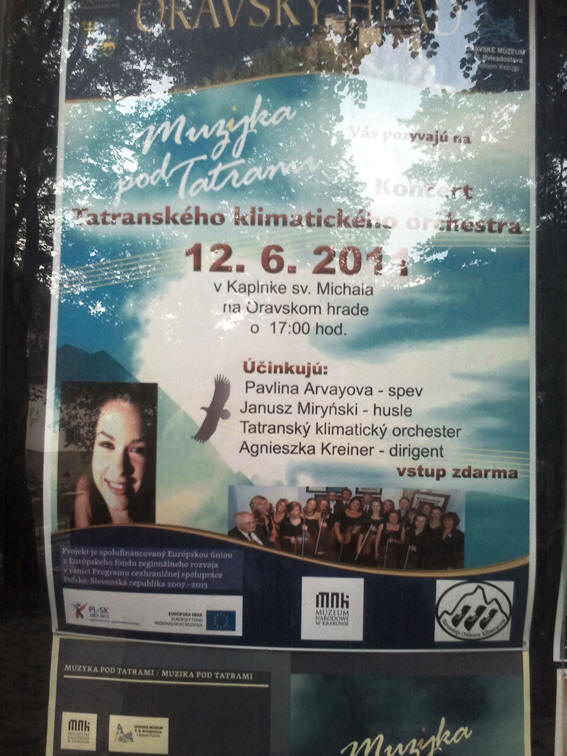 Plakacik przed Zamkiem Orawski. Notabene, koncert nie był w kaplicy, tylko na dziedzińcu.