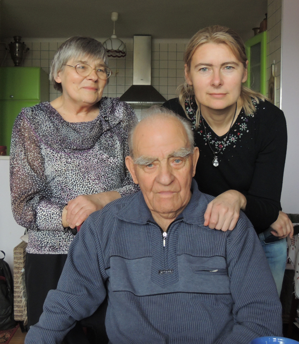 Renatka z mamą i dziadziem