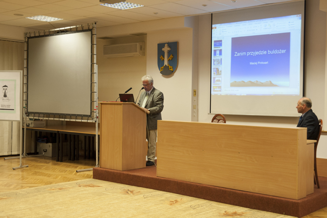 Referat w Urzędzie Miejskim, z prawej prowadzący sesję Franciszek Bachleda-Księdzularz