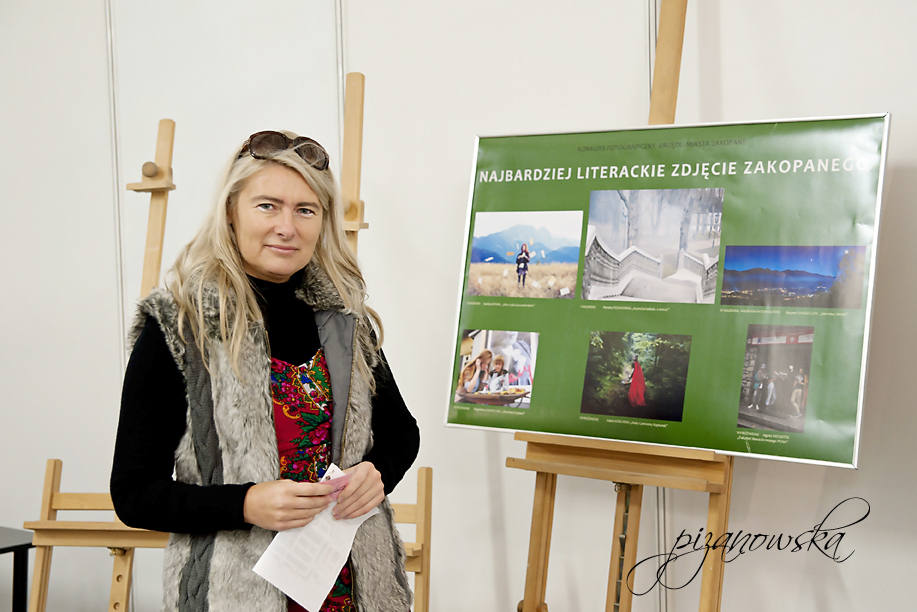 Nagrodzone zdjęcia zdobiły też stoisko zakopiańskie na targach książki. Renatka as well...