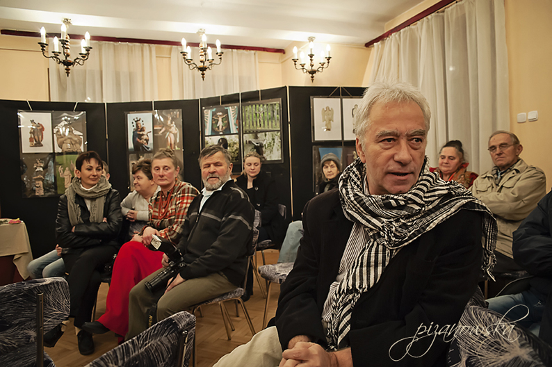 W Białodunajeckim GOK-y. Z tyłu za mną Andrzej Czernik, obok Zofia Roj-Mrozicka, na lewo ode mnie - Stanisław Gał - artysta plastyk i fotografik.