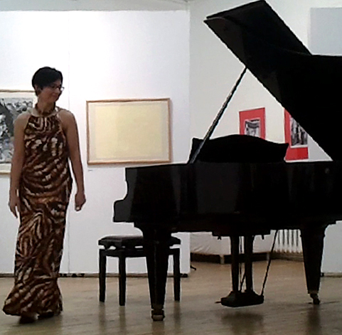 Joanna Domańska na koncercie inauguracyjnym 12-07-2012. Kadr z filmu Michała