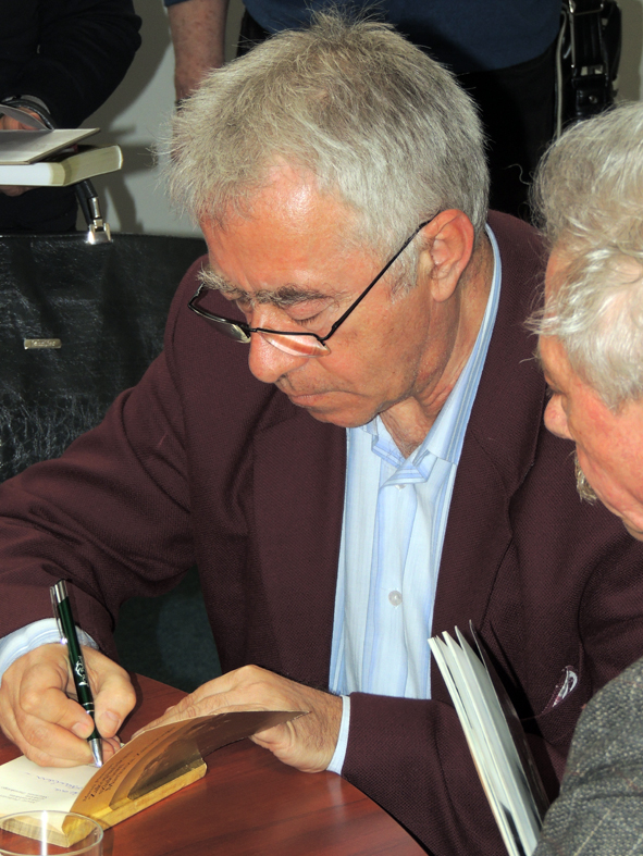 Podpisywałem też stare swoje książki, fot. Michał Zarytkiewicz