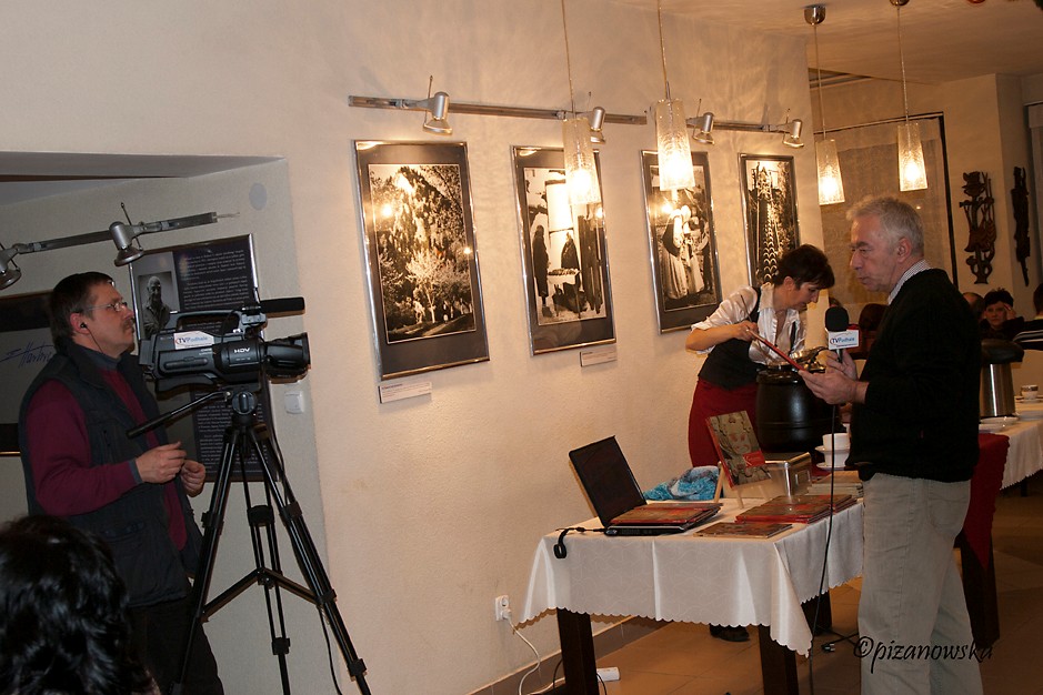 W Krościeńskiej restauracji "Klasyczna", udzielam wywiadu dla TV Podhale 04-02-2012