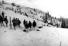 Ekipa poszukuj�ca M.Kar�owicza - fot. S.Barabasz