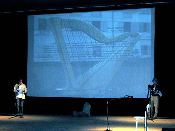 Inscenizacja "Harfy" Macieja Pinkwarta